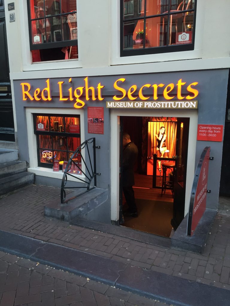 Red-Light-District-A-Disney-para-os-homens-em-Amsterdã-2