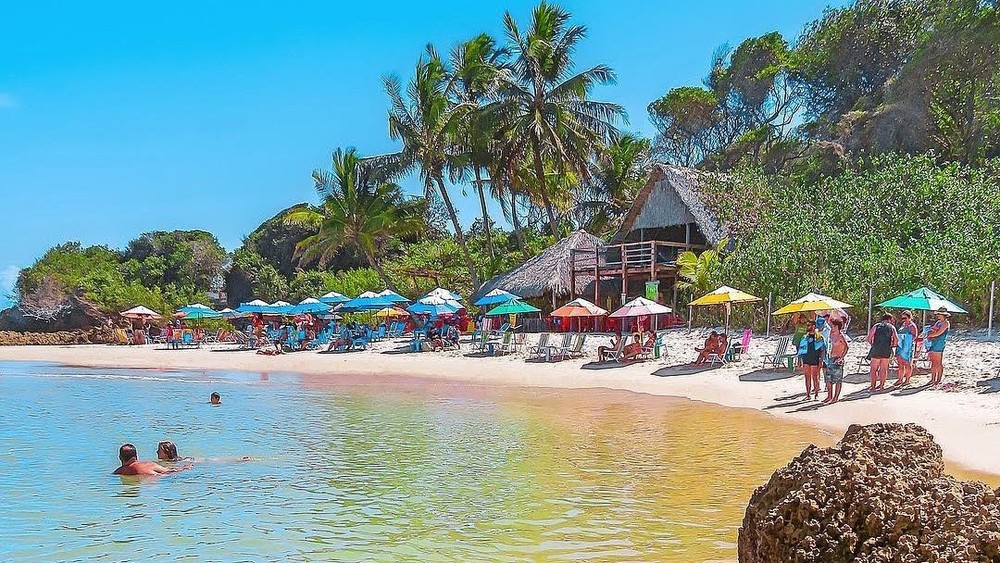 Praias de nudismo no Brasil: 10 curiosidades sobre a praia pra ficar pelado